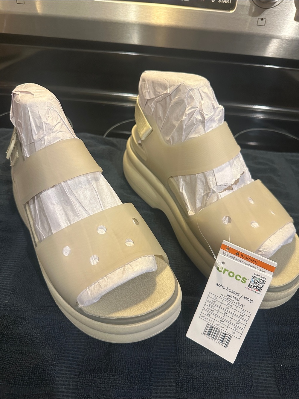 CROCS Soho Y Strap Frosted Sandal in Meteor